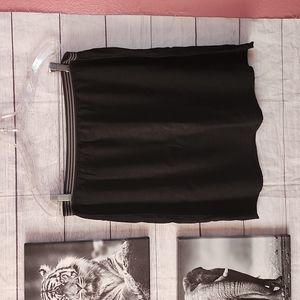 Old Navy skirt. Pull on Elastic waist.